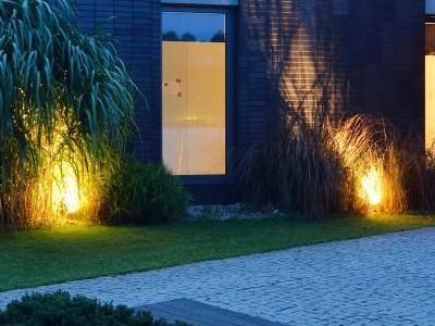 Oświetlenie zewnętrzne domu i ogrodu 04